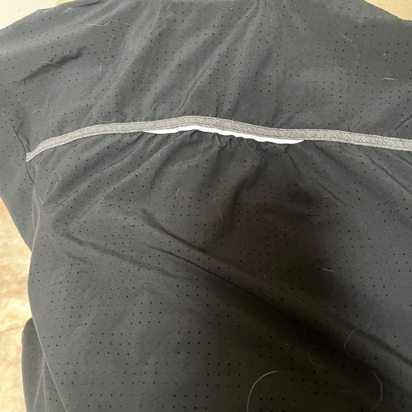 Women's Under Armour Lightweight Zip Up Jacket Black w reflectors - Picture 7 of 7